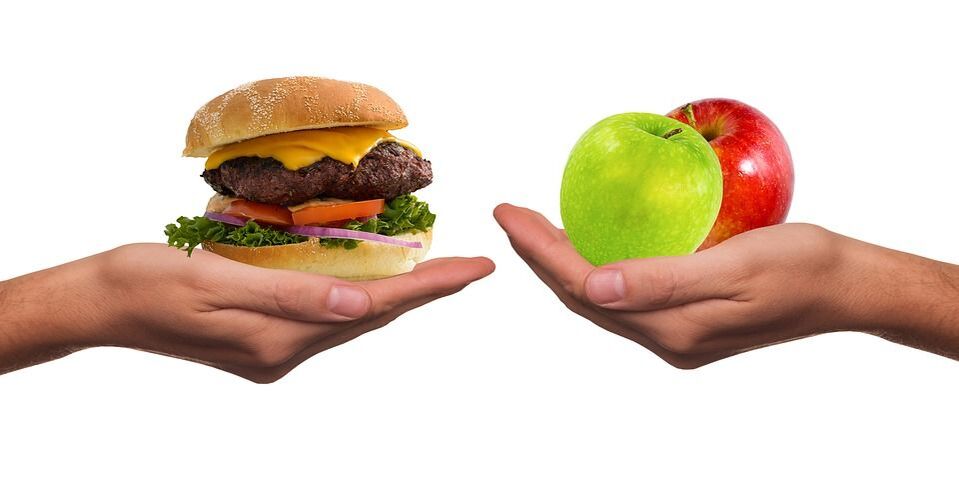 pilihan antara makanan sehat dan tidak sehat