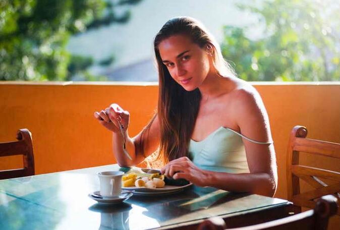 Menegakkan peran dalam menurunkan berat badan mengalami nutrisi