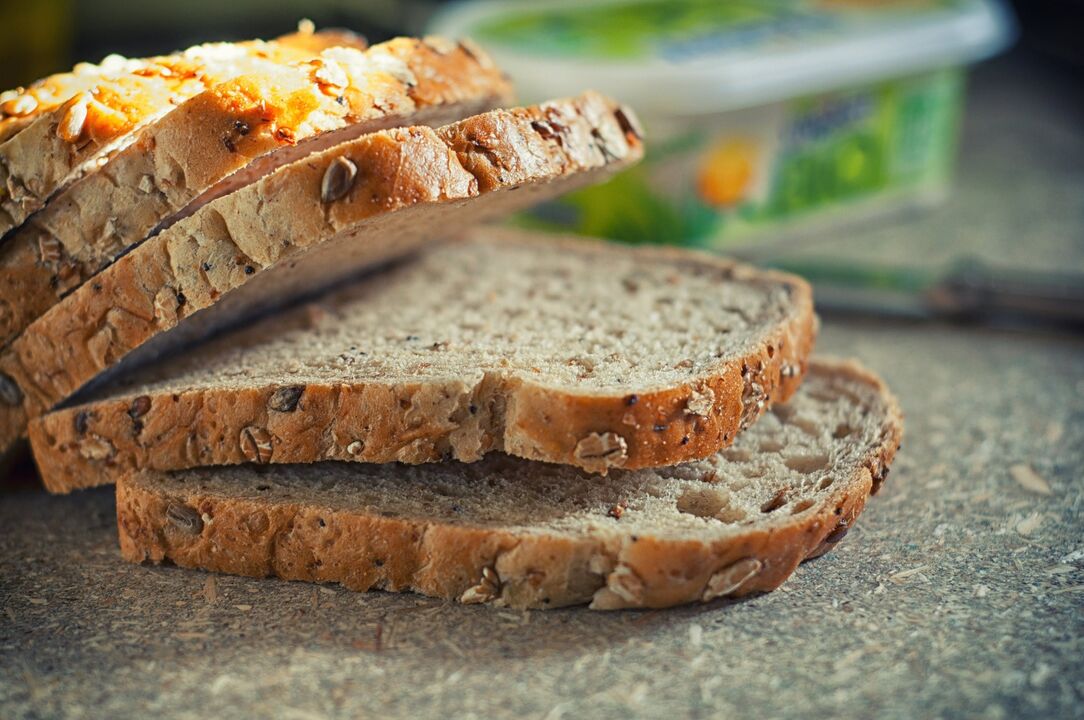Diet untuk golongan darah 4 memungkinkan Anda memasukkan roti gandum ke dalam makanan Anda. 